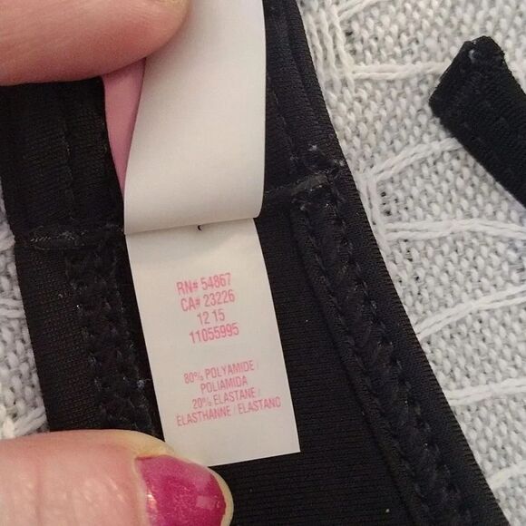 Victoria's Secret 2015 Black The Wrap Halter Bikini Swim Top Size 32C - Picture 11 of 12